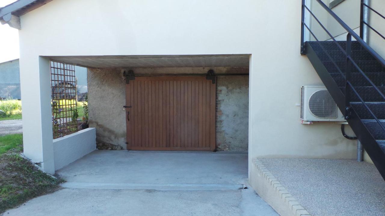 chambre d'hôtes mansardée Saint-Ouen-les-Vignes Esterno foto